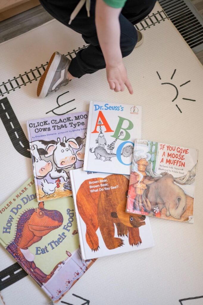 Encouraging Literacy Through Everyday Interactions: A Guide for Parents of Children 0-5 Years 7 Encouraging Literacy Through Everyday Interactions